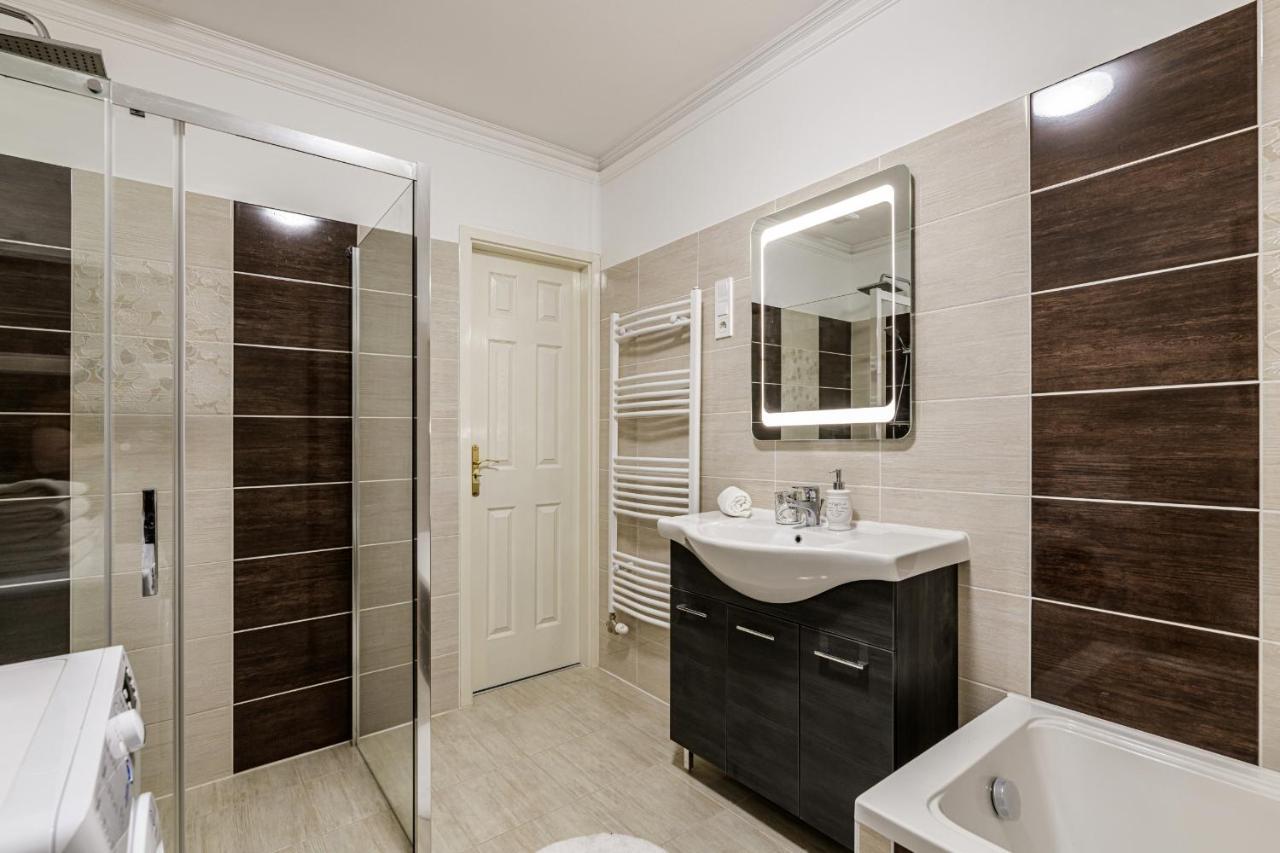 Hungary Westend Apartamento *