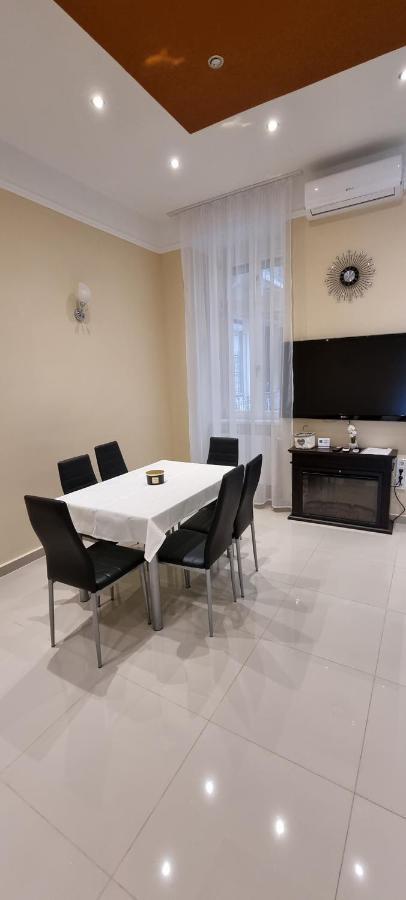 Hungary Westend Apartamento *